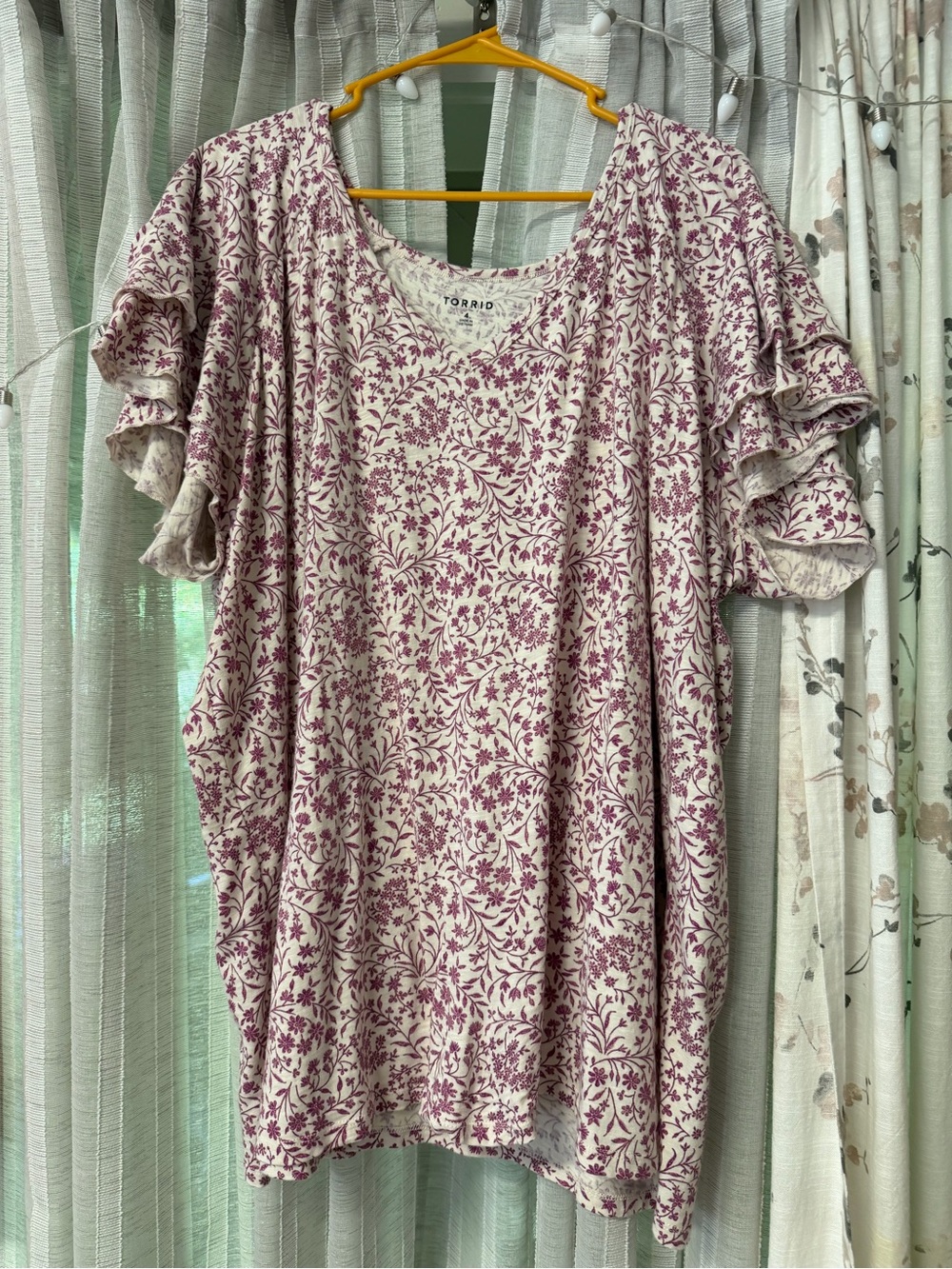 Torrid White & Dusty Rose Floral Ruffle Sleeve Top Size 4XL